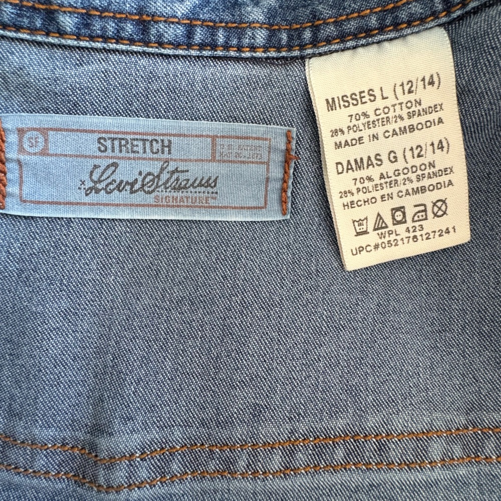 Levi’s Classic Stretch Jean Western Ladies Shirt L
Fitted, MedWash, Heavy Weight - Picture 5 of 6